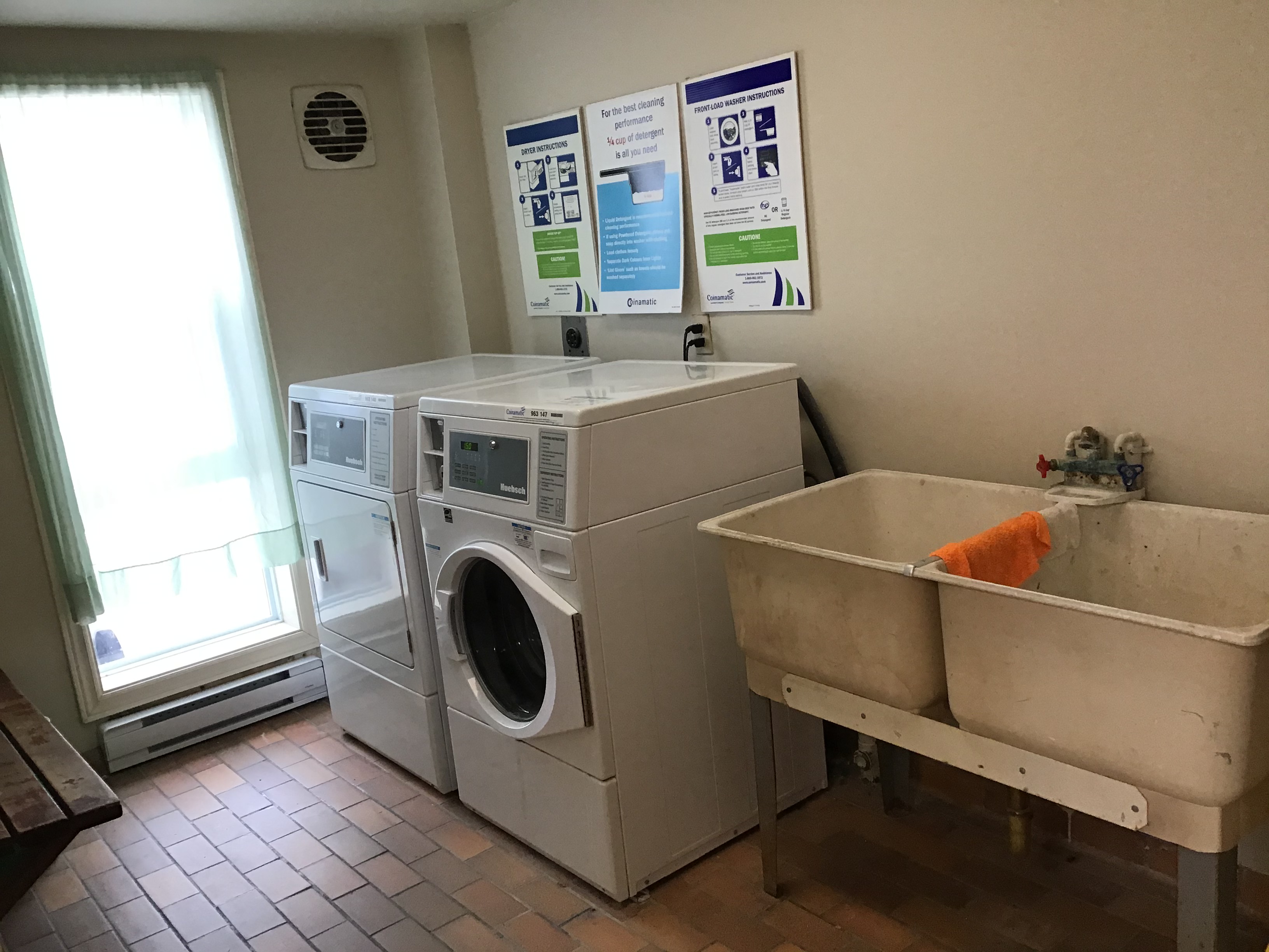 3247 River St Alvinston - Laundry Room