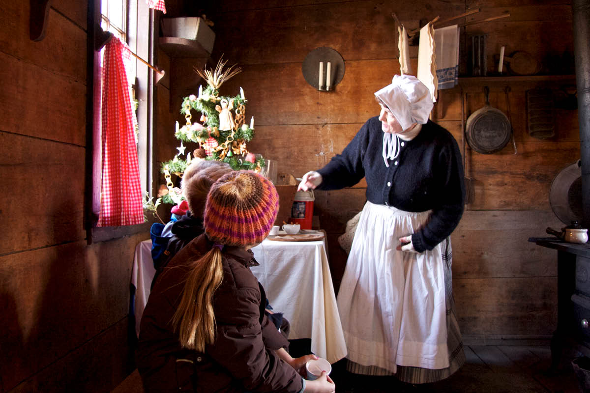 Historical reenactor in the Tudhop House during a Heritage Museum holiday program