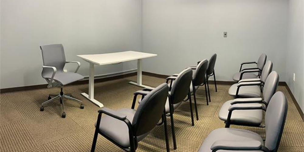 Table and chairs in meeting room at Thedford Library